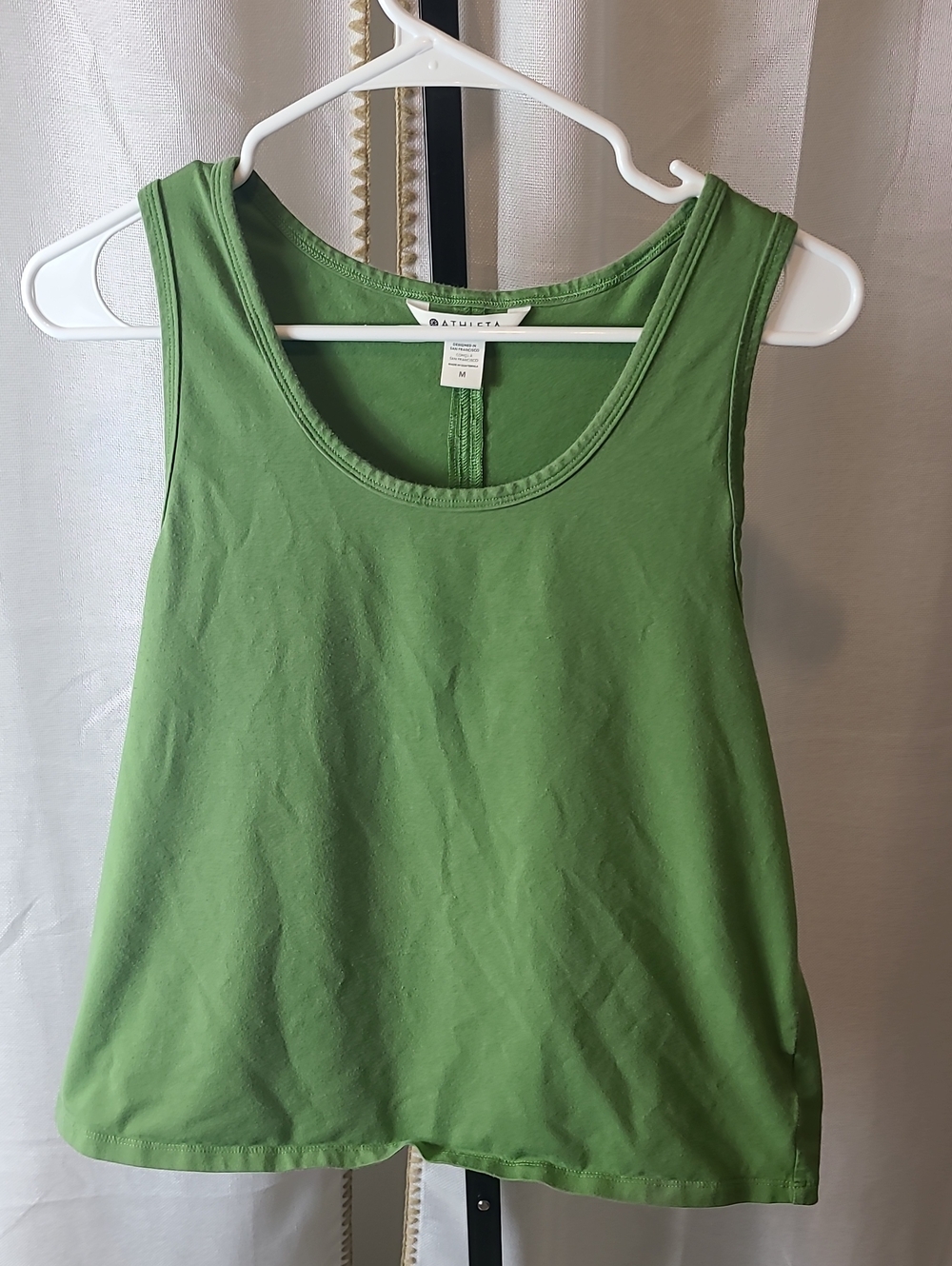 Athleta Women's Cropped Green Scoop Neck Sleeveless Workout Tank Top Size Medium - Picture 1 of 3